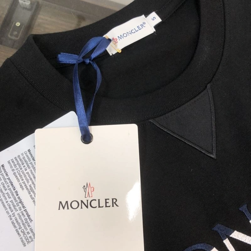 Moncler T-Shirts Durable 142975