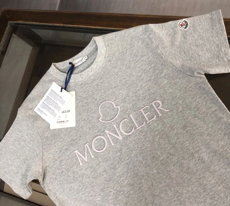 Moncler T-Shirts Neat 142950