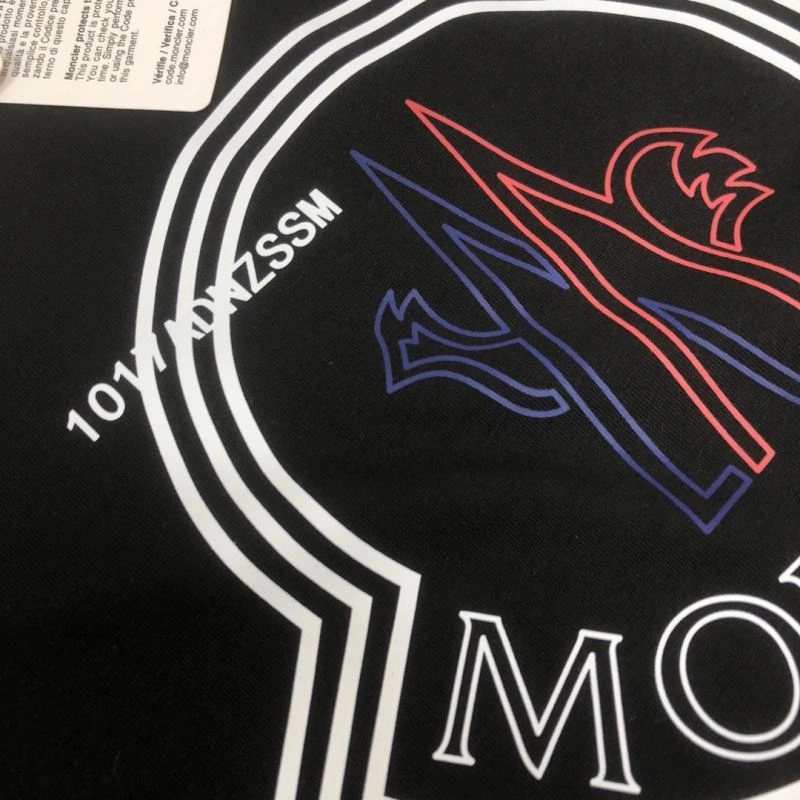Moncler T-Shirts Cozy 142942