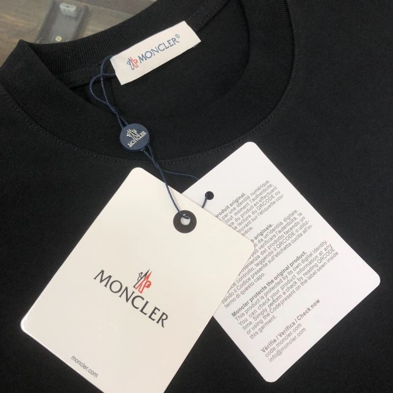 Moncler T-Shirts Classic 142938