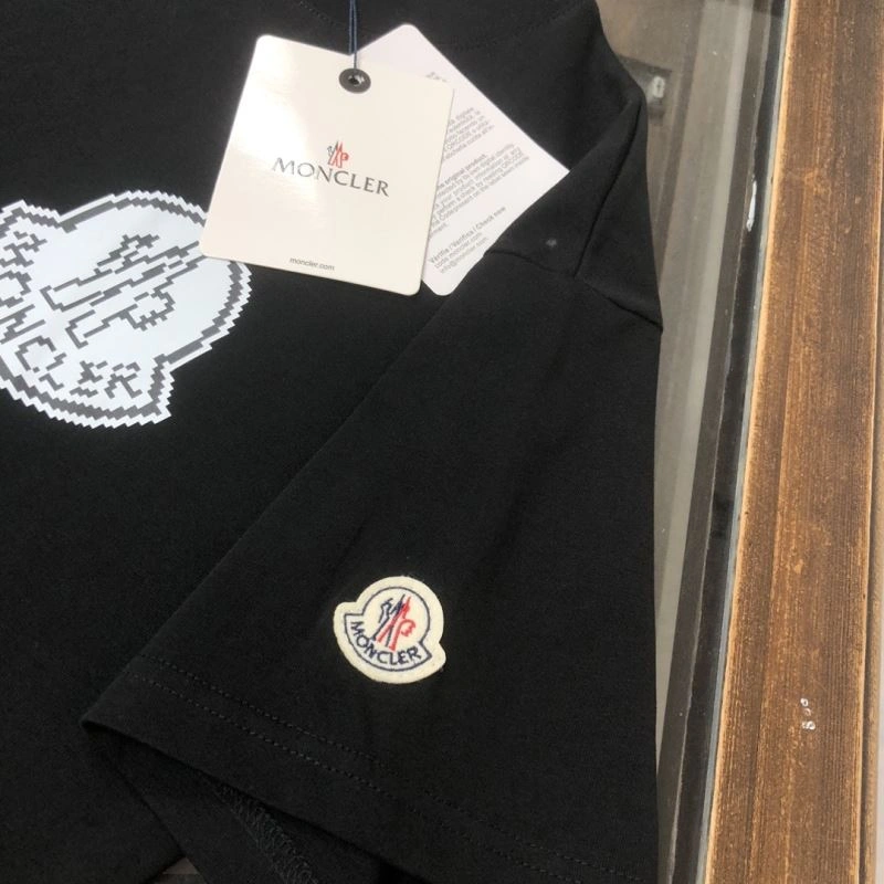 Moncler T-Shirts Classic 142938