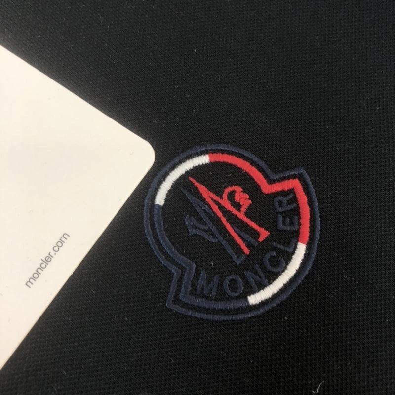 Moncler T-Shirts Snug 142920