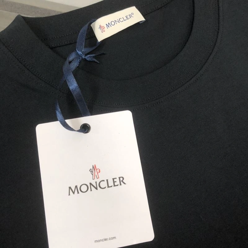 Snug Moncler T-Shirts 142928