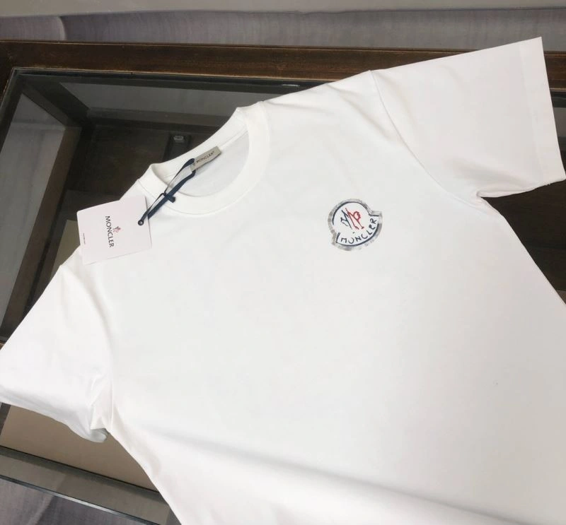 Moncler T-Shirts Resilient 142908