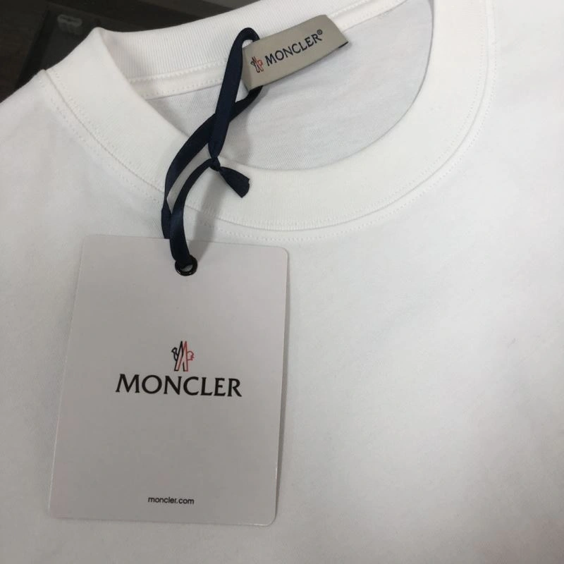 Moncler T-Shirts Resilient 142908