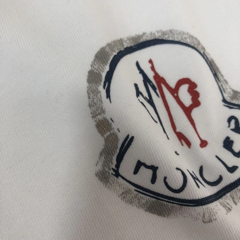 Moncler T-Shirts Resilient 142908
