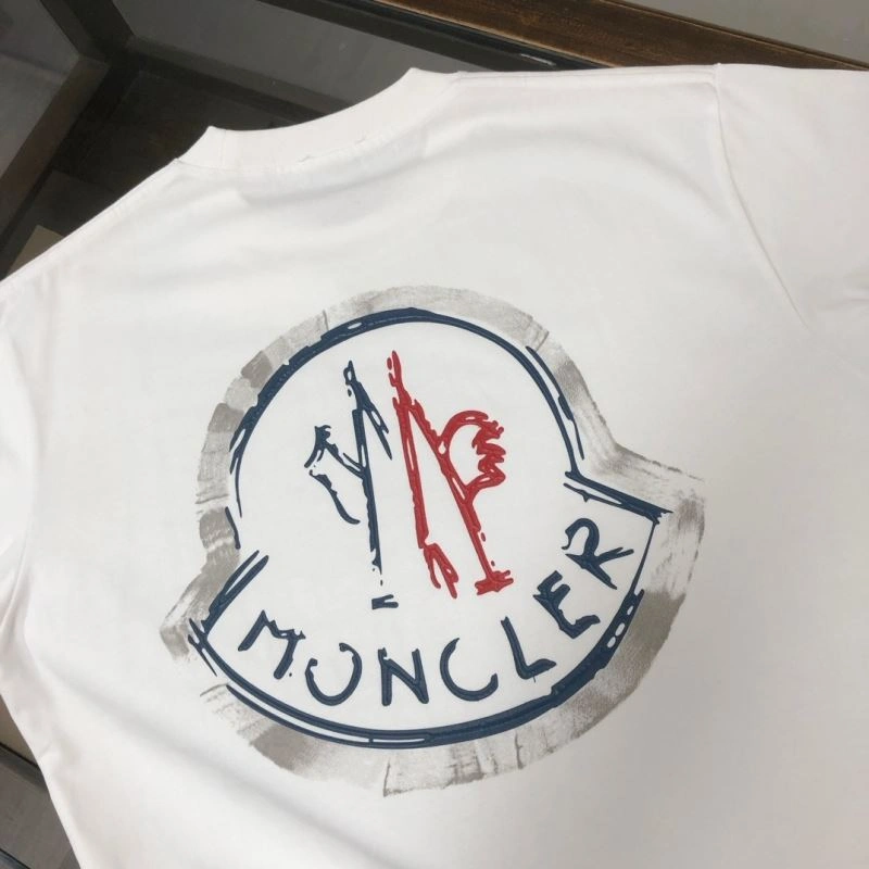 Moncler T-Shirts Resilient 142908
