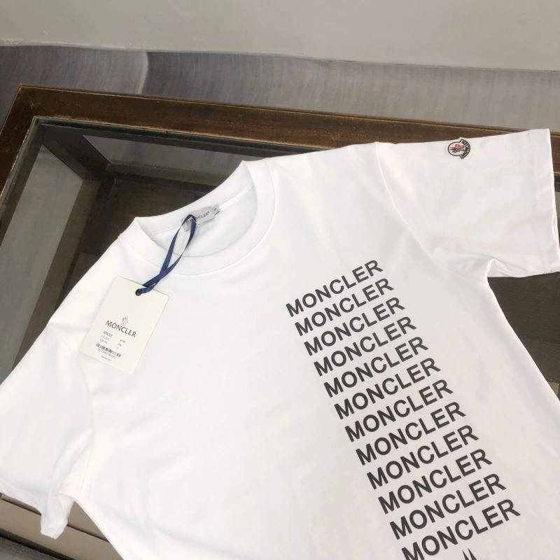 Moncler T-Shirts Resilient 142877