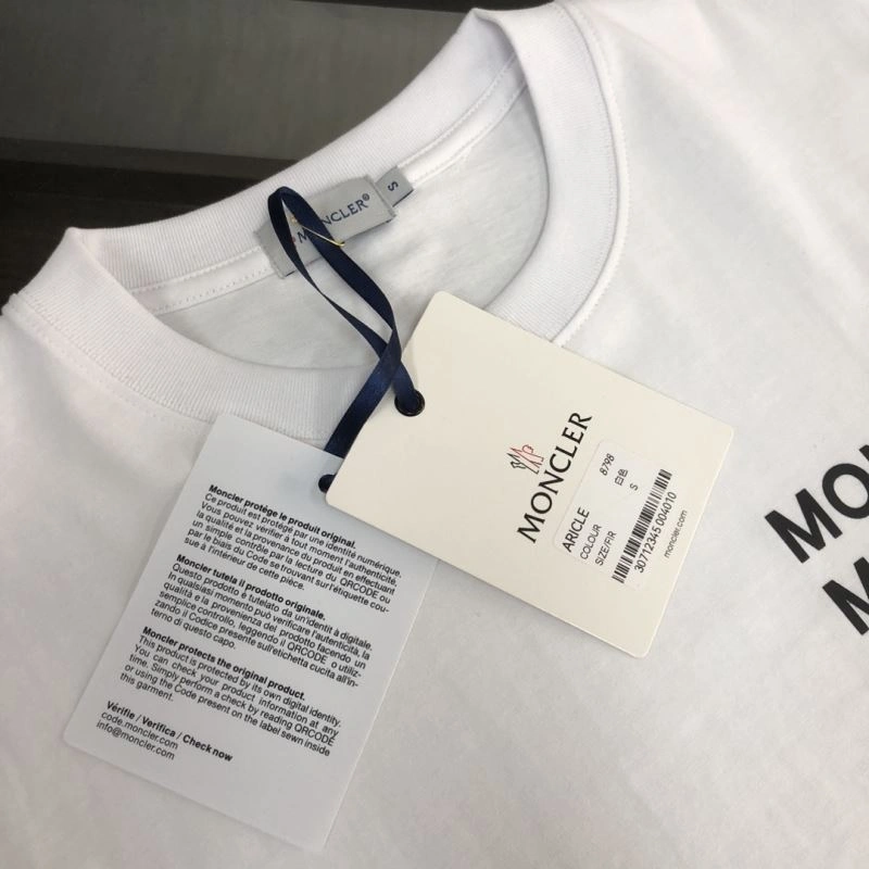 Moncler T-Shirts Resilient 142877