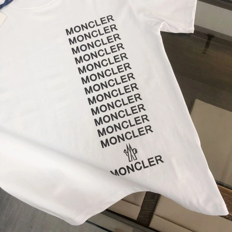 Moncler T-Shirts Resilient 142877