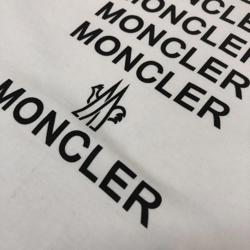 Moncler T-Shirts Resilient 142877