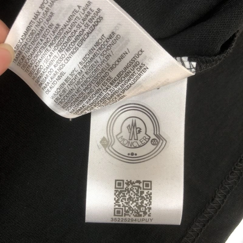 WellDesigned Moncler T-Shirts 142862