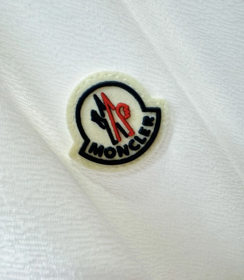 Minimalist Moncler T-Shirts 142335