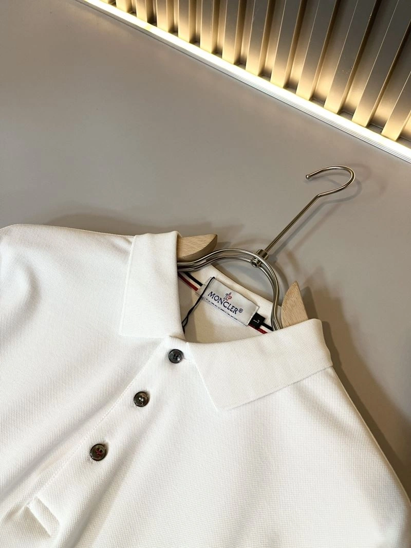 Moncler T-Shirts Soft 142295