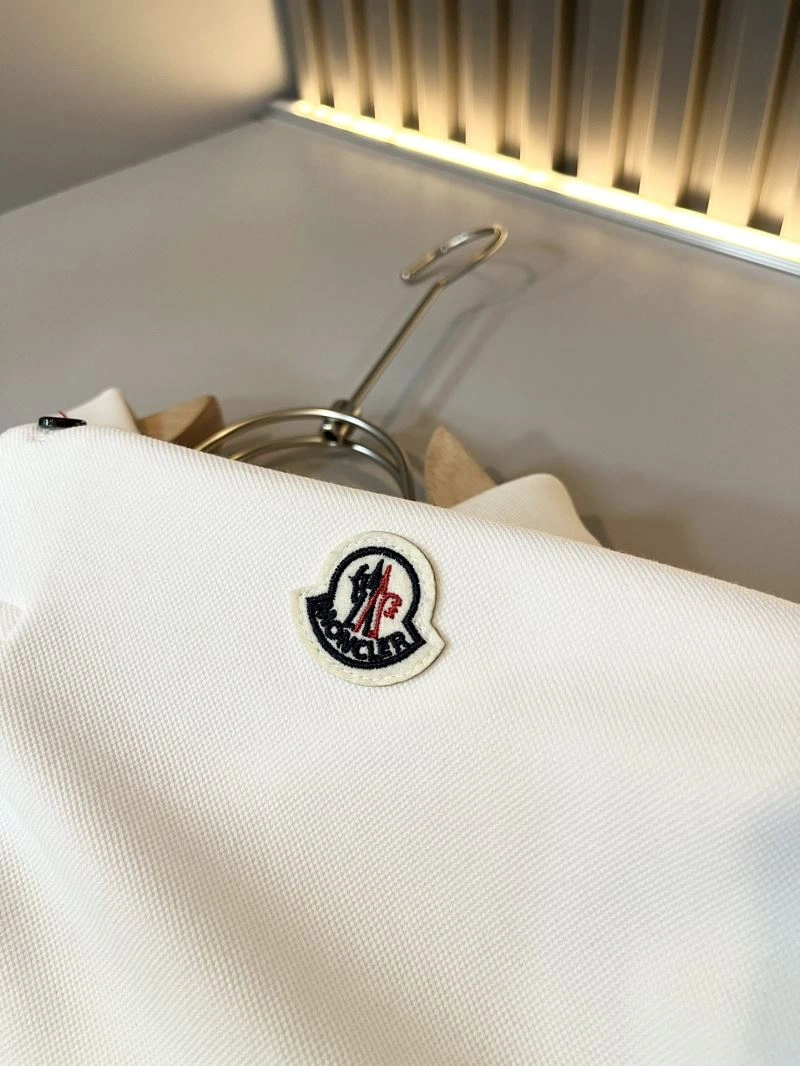Moncler T-Shirts Soft 142295