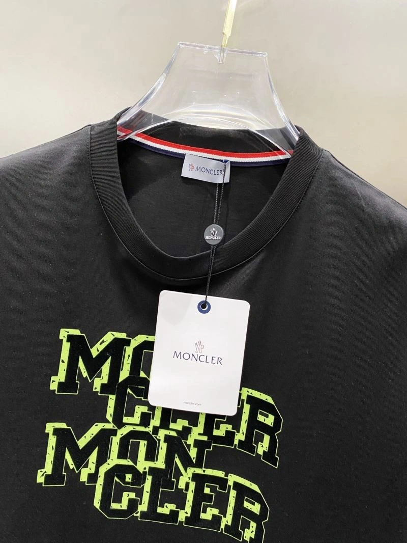 Moncler T-Shirts TravelReady 142296