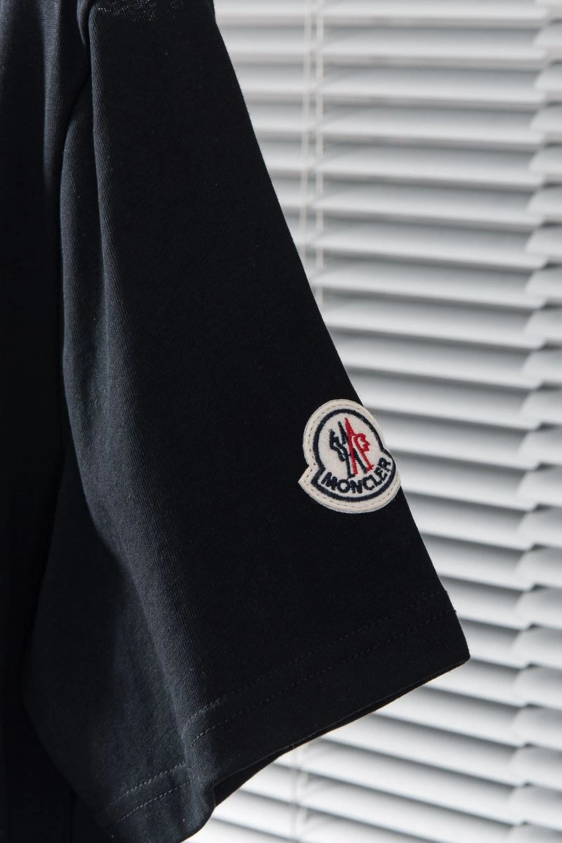 Effortless Moncler T-Shirts 142264
