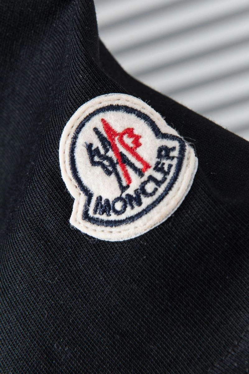 Effortless Moncler T-Shirts 142264
