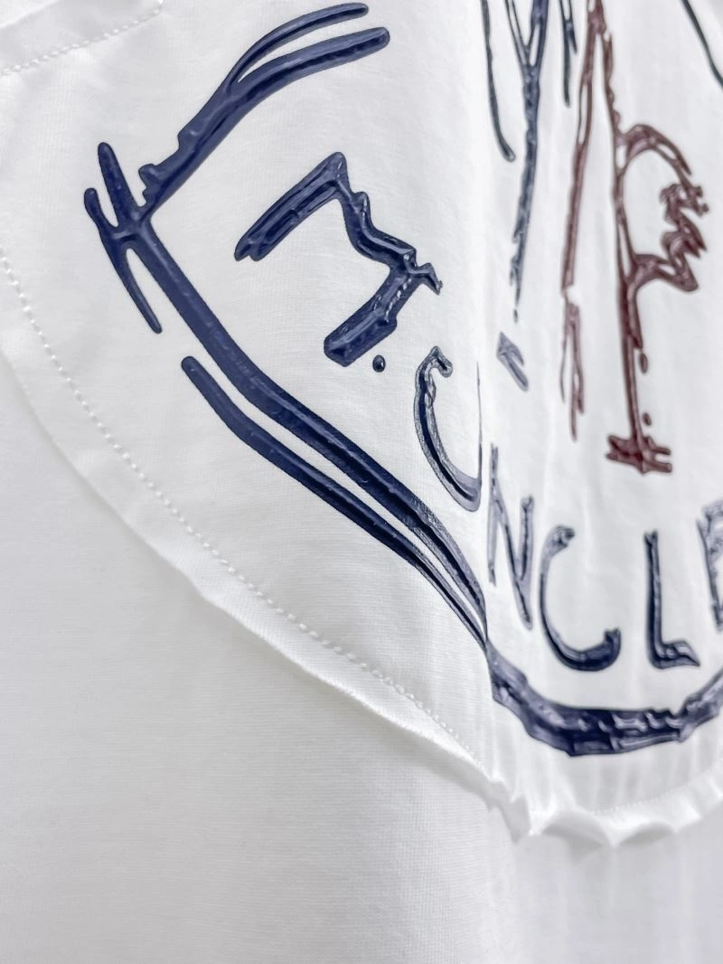 Bold Moncler T-Shirts 142241
