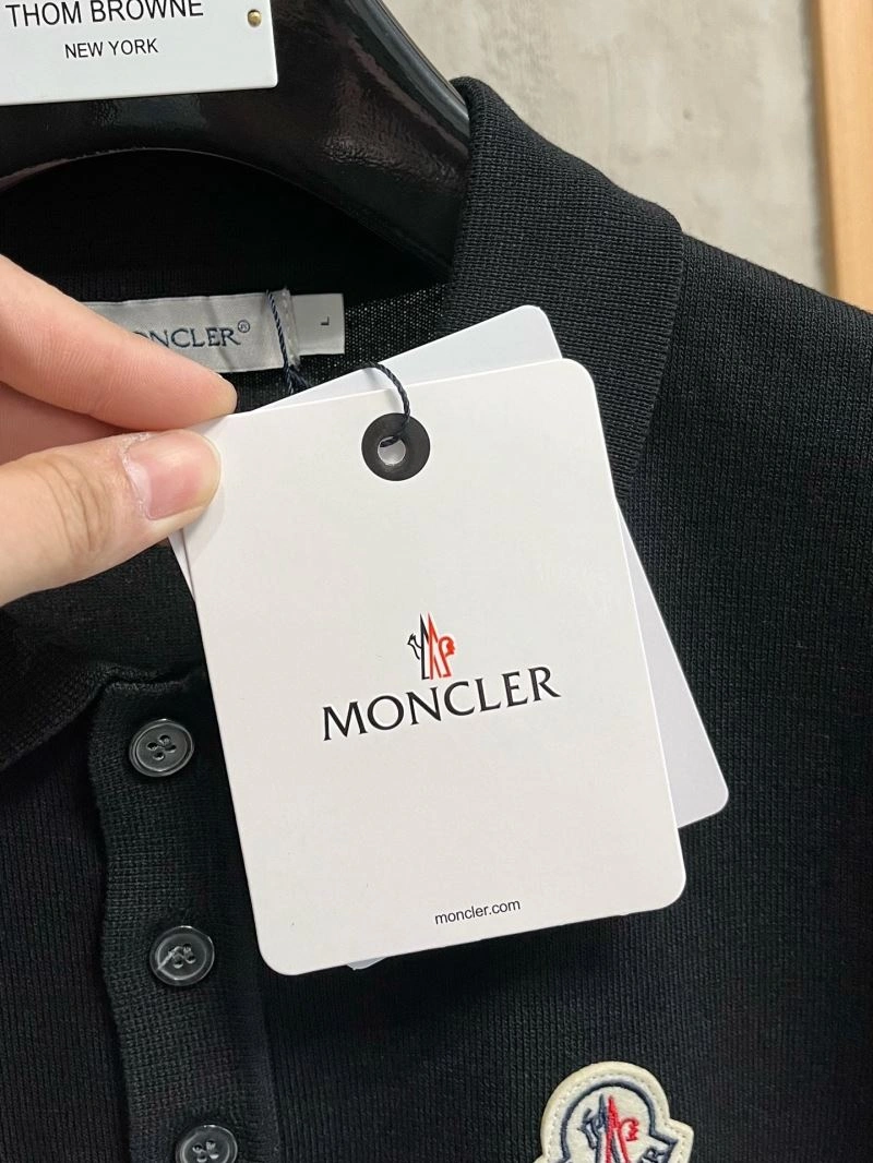 Moncler T-Shirts SmoothTexture 142218