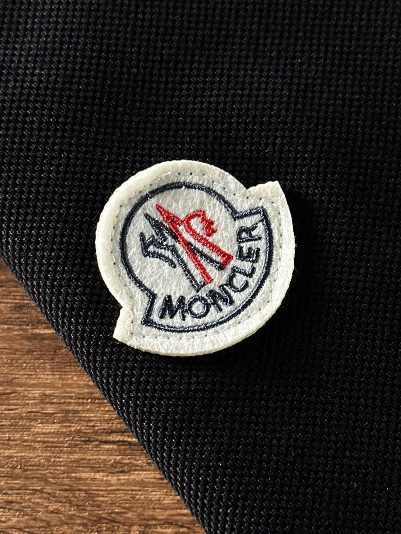 Moncler T-Shirts Resilient 142212