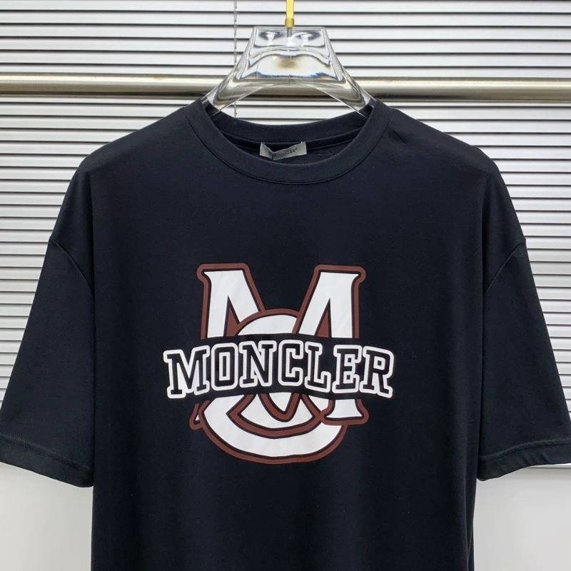 Effortless Moncler T-Shirts 141751