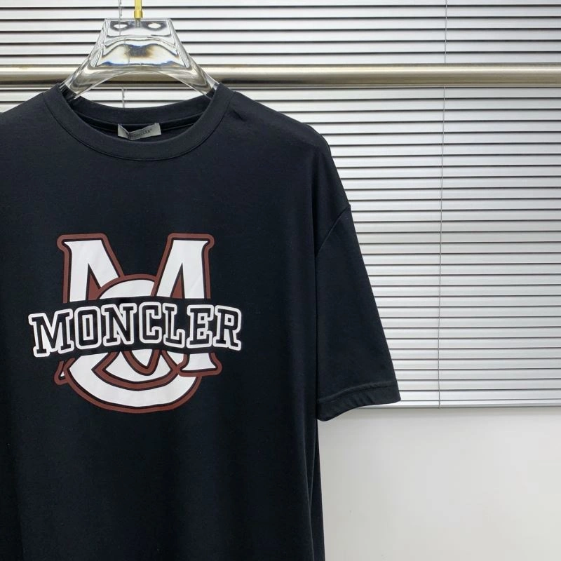 Effortless Moncler T-Shirts 141751