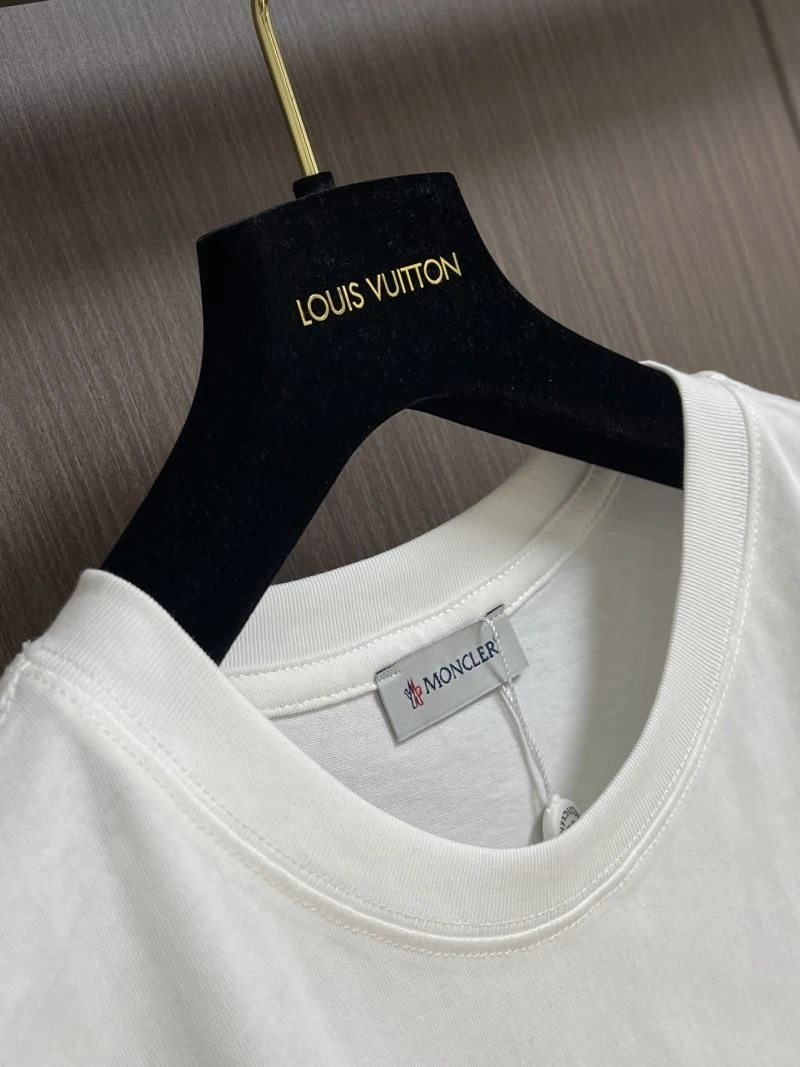 Moncler T-Shirts Neat 141741