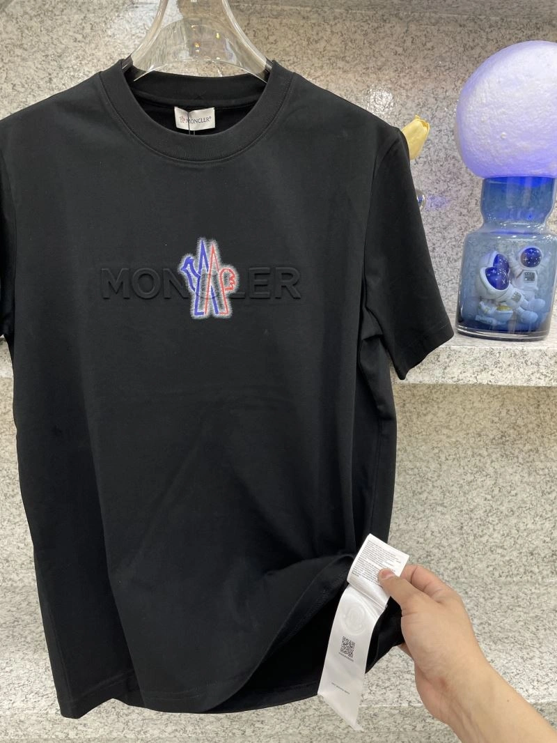 Moncler T-Shirts Comfortable 141733