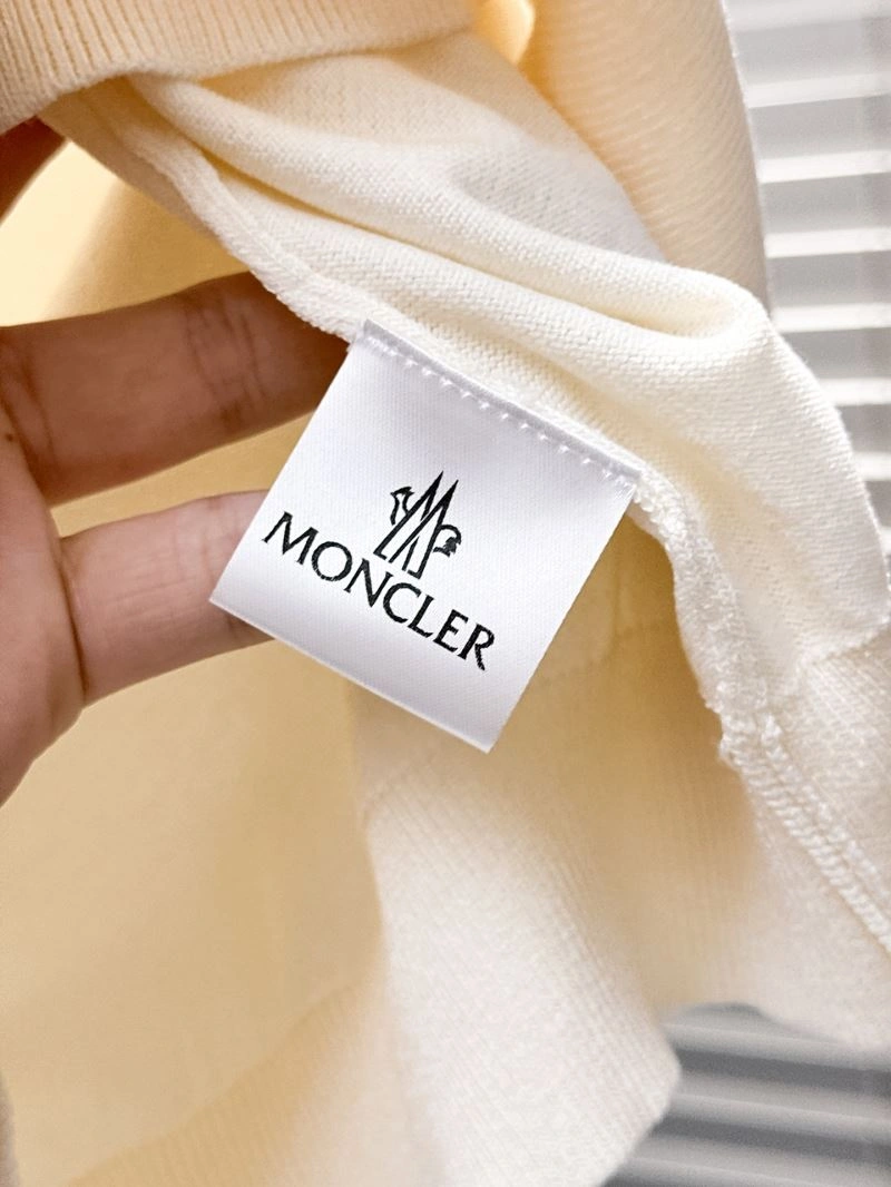 Moncler T-Shirts ZipUp 141730