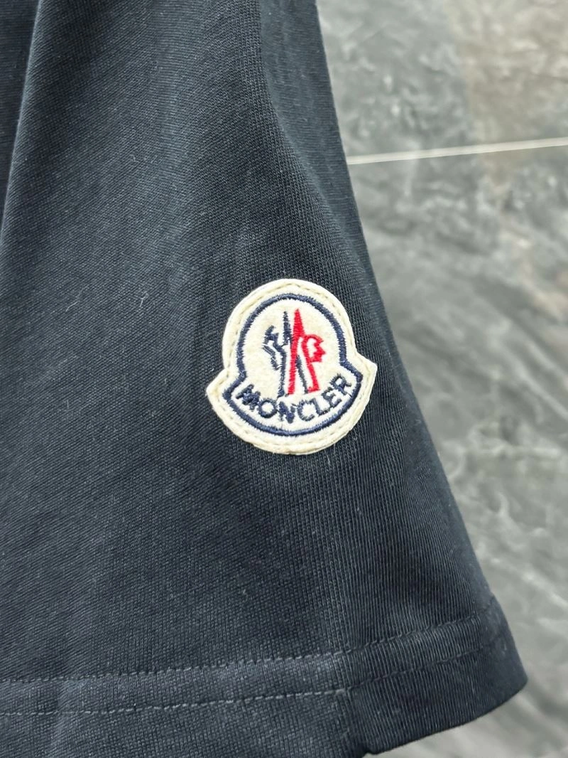 Moncler T-Shirts Comfortable 141729