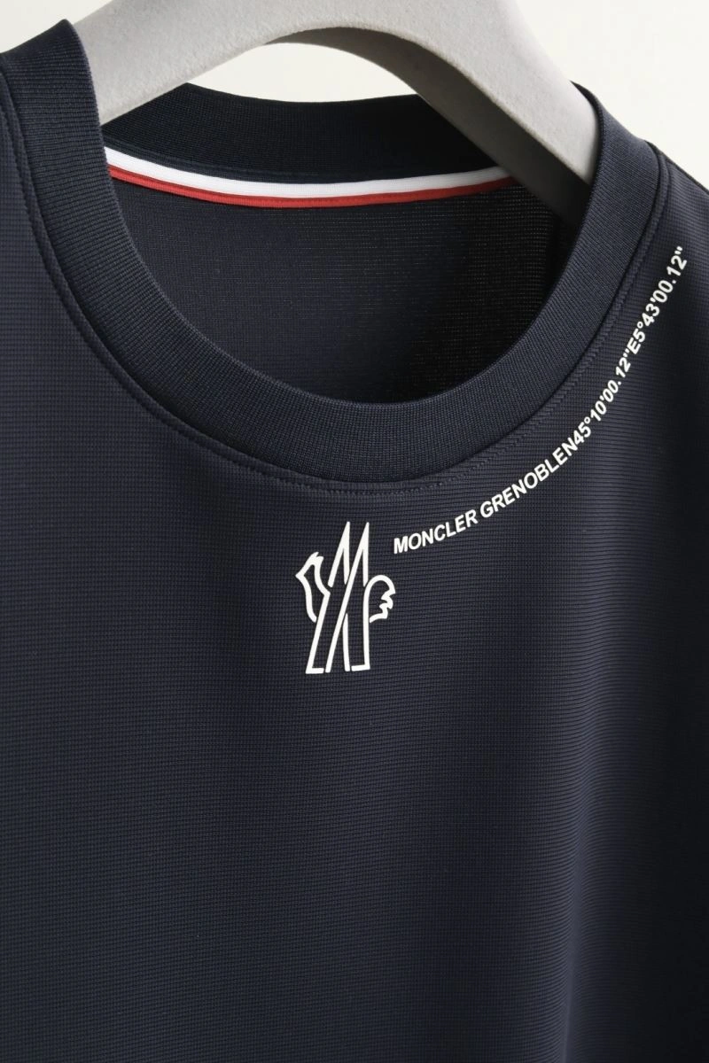 Moncler T-Shirts Unisex 141718