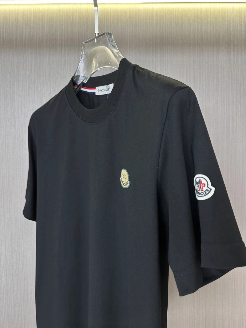 Moncler T-Shirts Unisex 141703