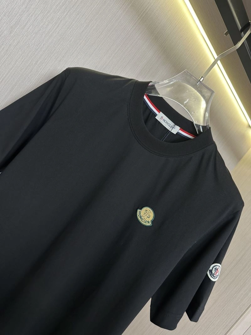 Moncler T-Shirts Unisex 141703