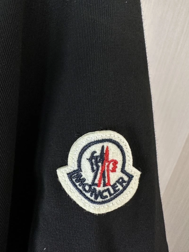 Moncler T-Shirts Unisex 141703
