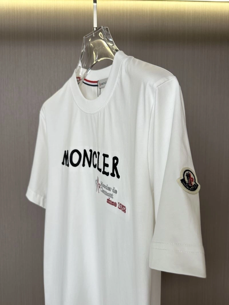 Moncler T-Shirts Vibrant 141694