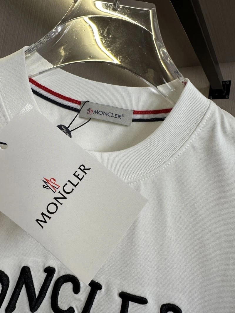 Moncler T-Shirts Vibrant 141694