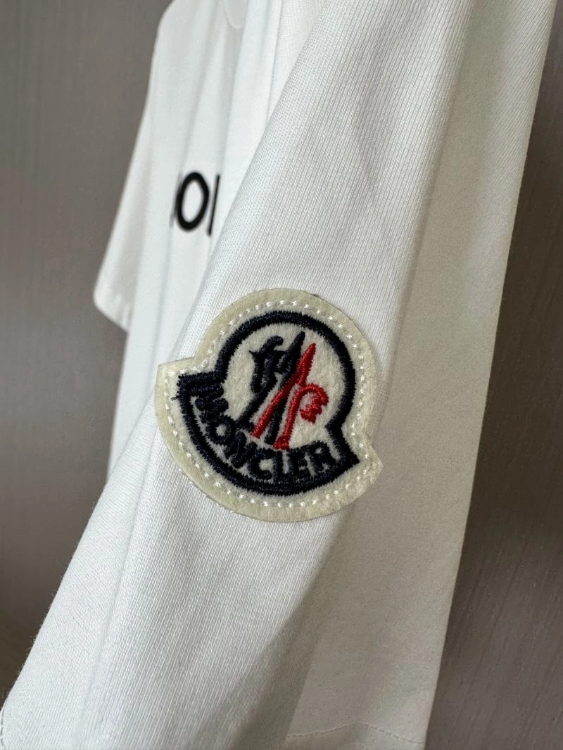 Moncler T-Shirts Vibrant 141694