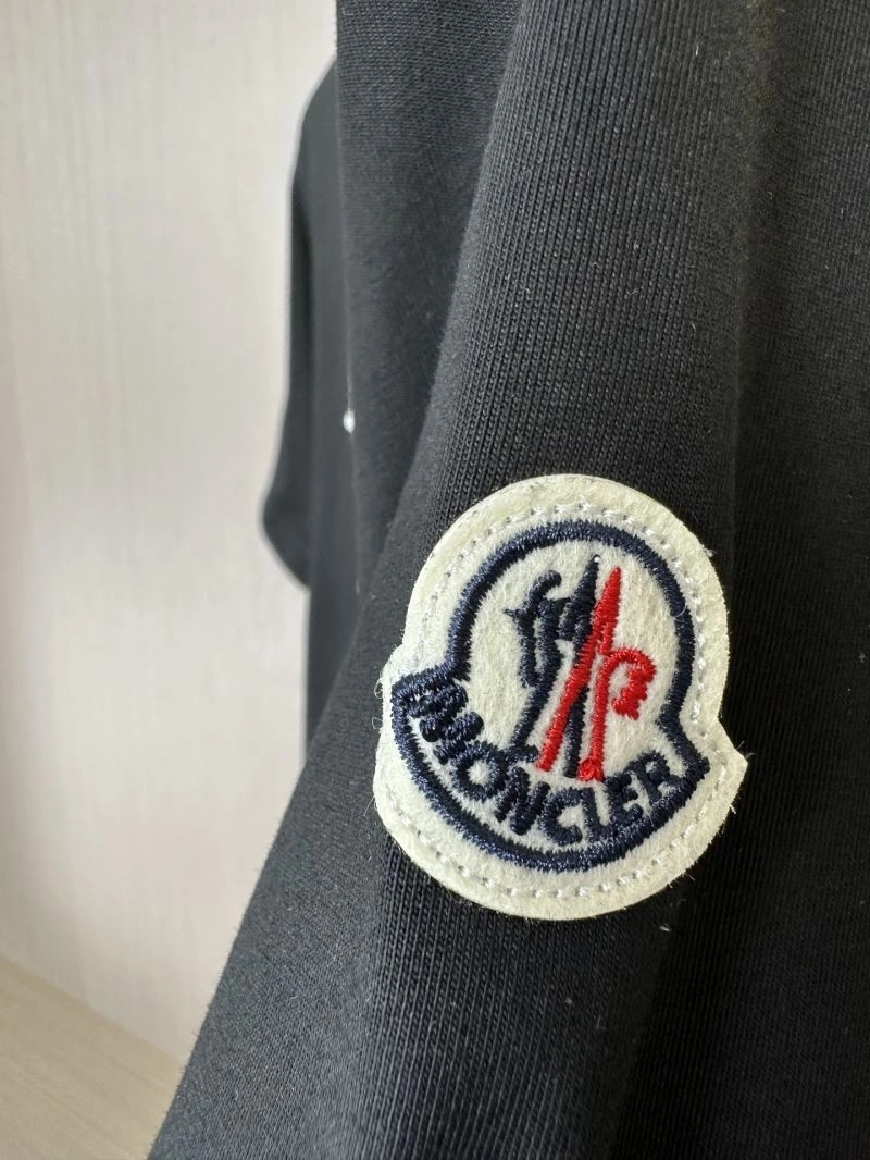 Moncler T-Shirts Comfortable 141702
