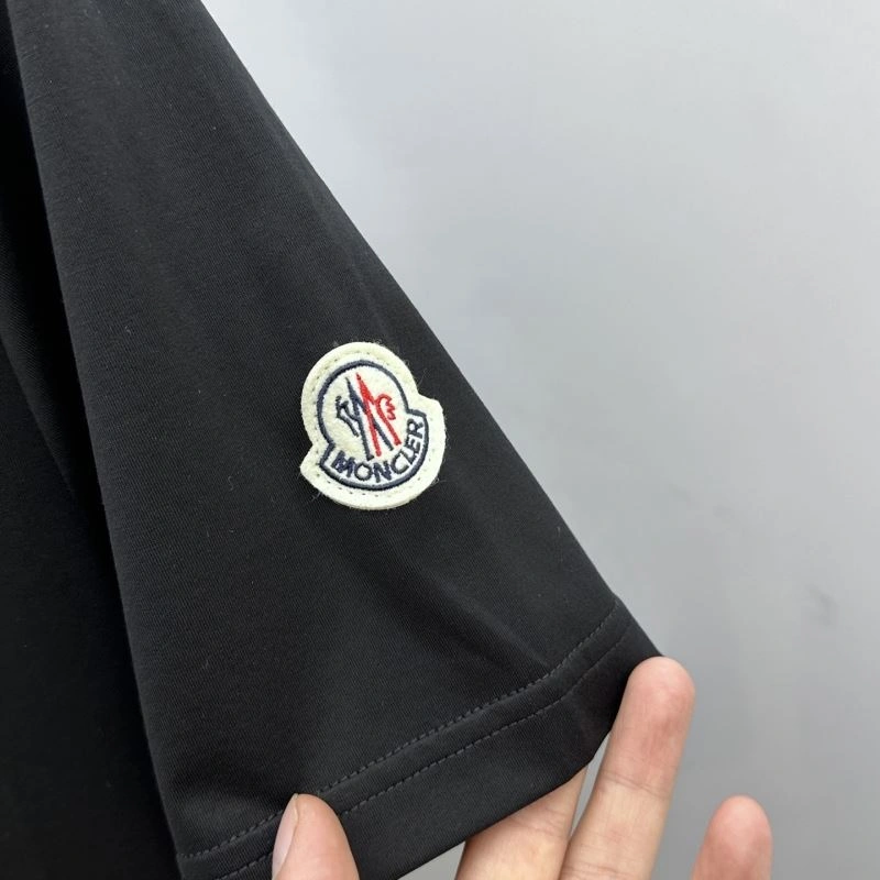 Moncler T-Shirts Flexible 141699