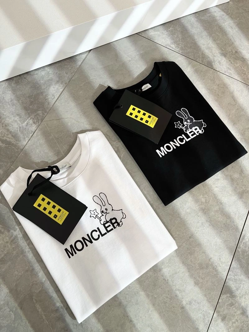 Effortless Moncler T-Shirts 141708