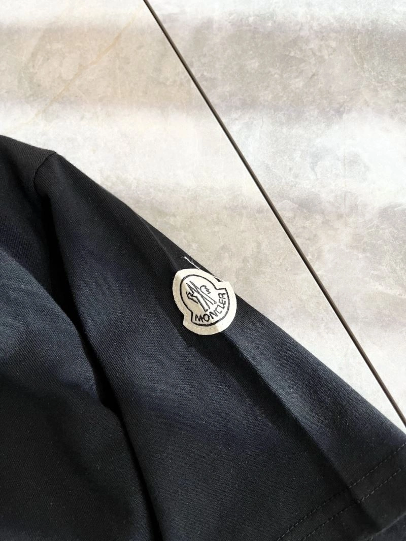 Effortless Moncler T-Shirts 141708