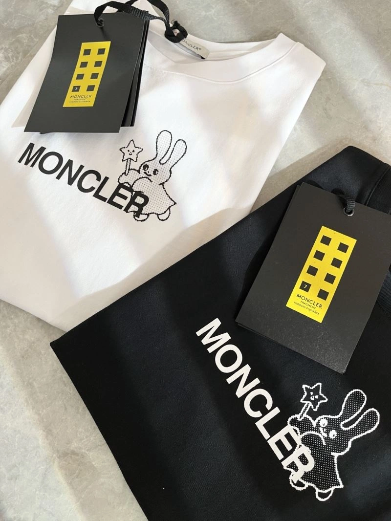 Effortless Moncler T-Shirts 141708