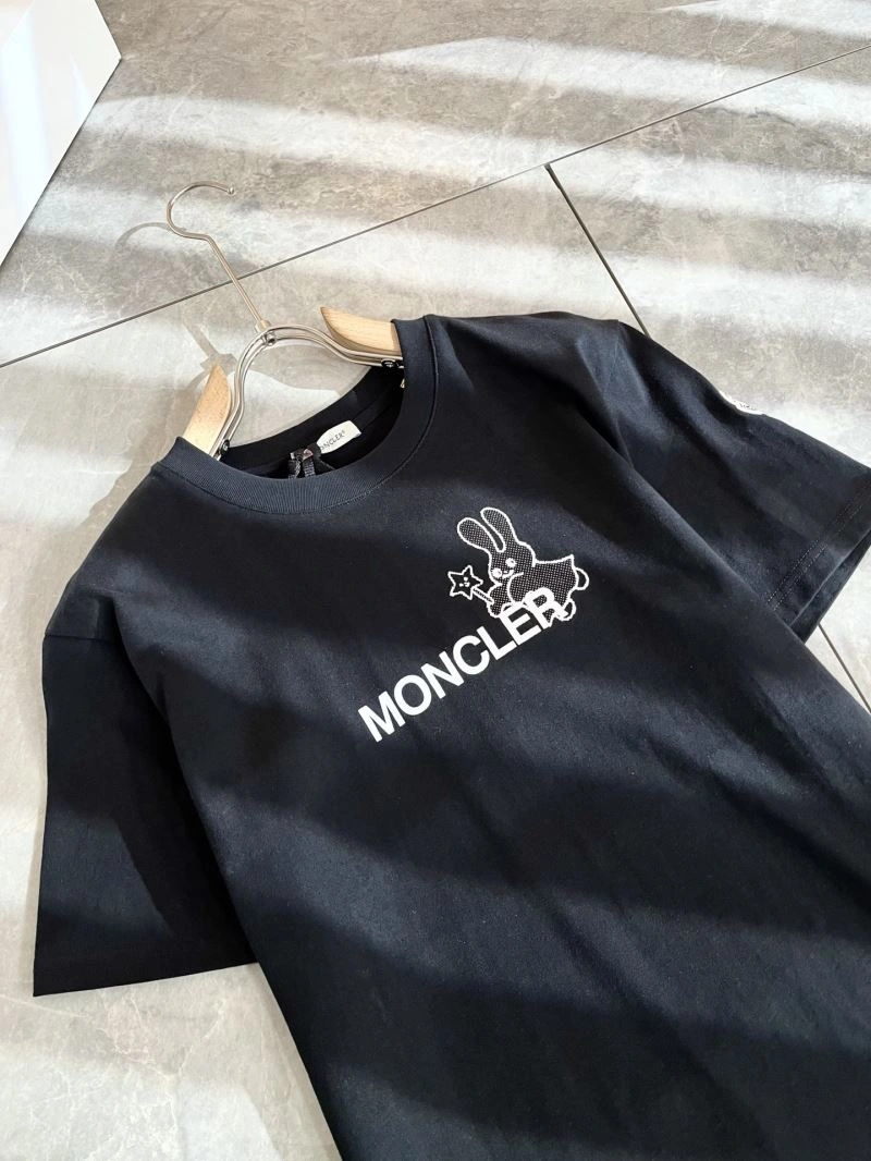 Effortless Moncler T-Shirts 141708