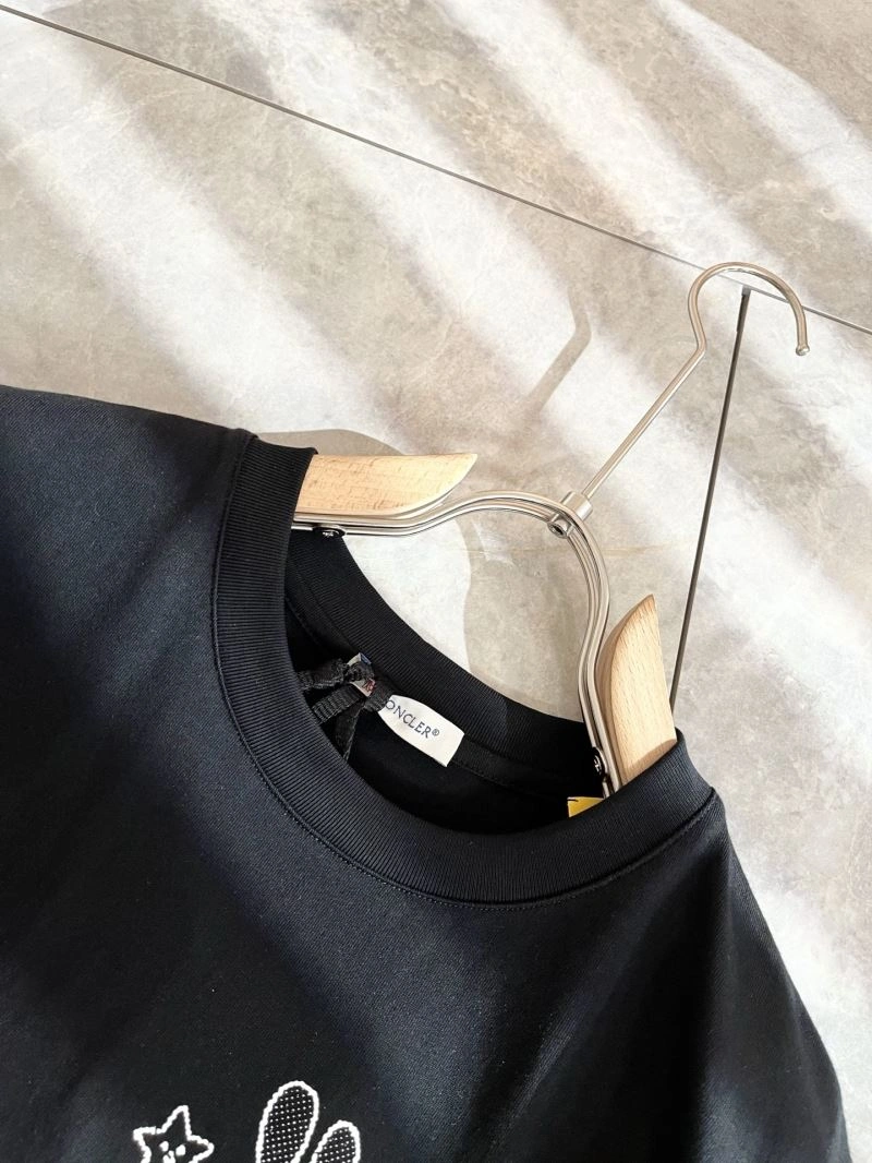 Effortless Moncler T-Shirts 141708