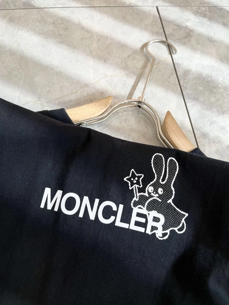 Effortless Moncler T-Shirts 141708