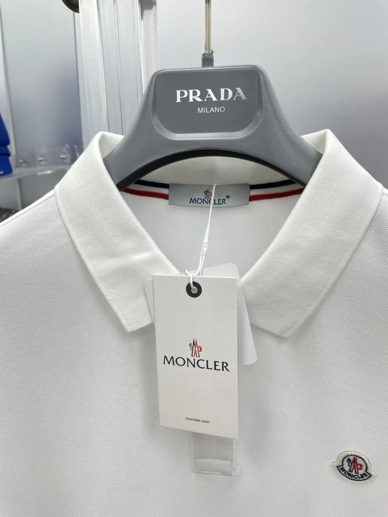 Moncler T-Shirts Compact 141661