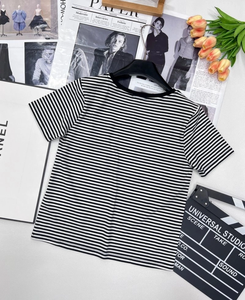 Moncler T-Shirts Minimalist 139601