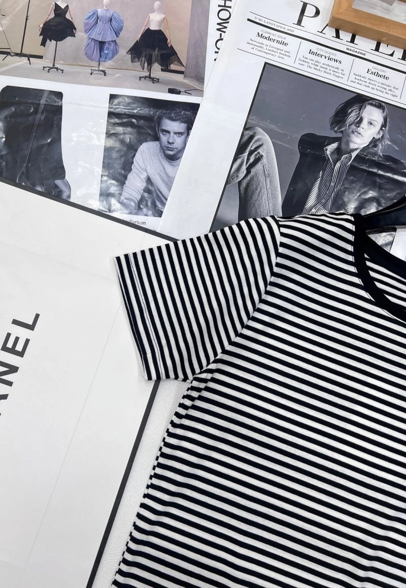 Moncler T-Shirts Minimalist 139601