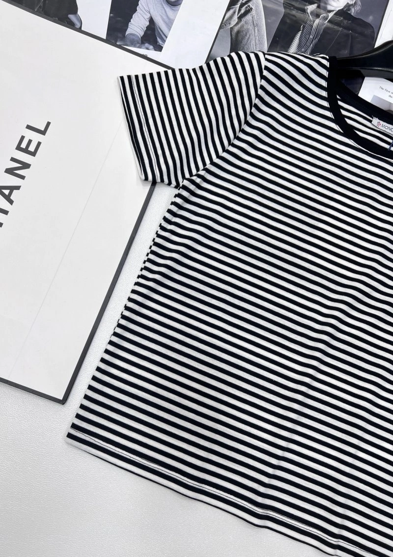Moncler T-Shirts Minimalist 139601